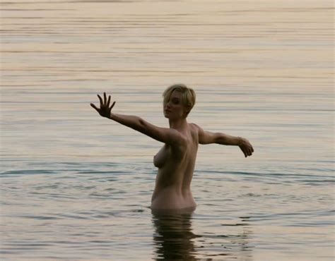 Elizabeth Debicki Nude And Sexy 26 Photos The Fappening