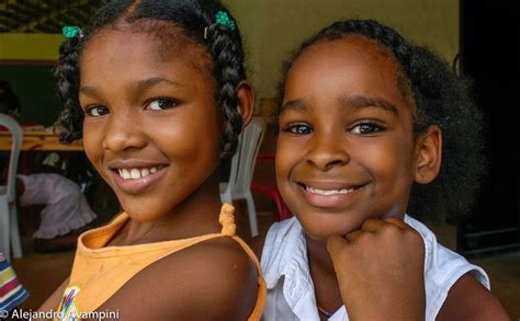 Two Dominican Girls In Schooldos Niñas Dominicana En La Escuela