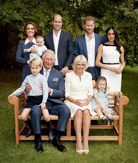 When it comes to kate middleton's super. Kate Middleton's Dress in Royal Family Portrait 2018 | POPSUGAR Fashion