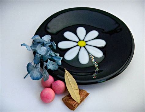 Black Fused Glass Plate With White Daisy Etsy In 2021 Fused Glass Plates Fused Glass Fused