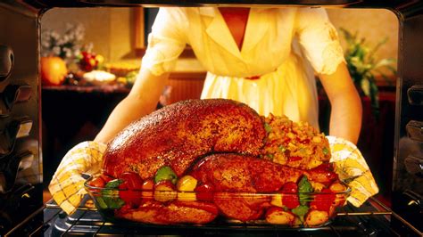 It can contain many elements, but most commonly a christmas dinner is roast turkey. Common Christmas Dinner Mistakes (And How To Avoid Them) | HuffPost UK Life