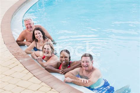 Grup Olgun Yetişkin Yüzme Havuzu Stok Fotoğraf Freeimages