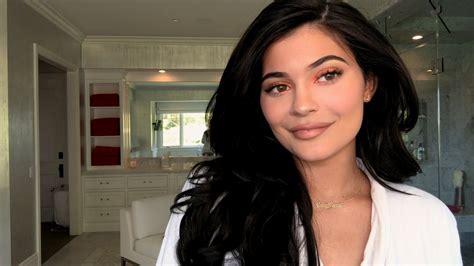watch kylie jenner s 10 minute guide to “the more makeup the better” vogue