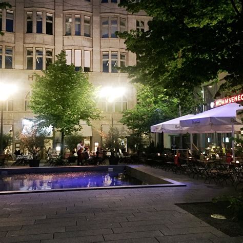 Das lokal am kudamm ist mittlerweile jedem berliner ein begriff und auch über berlin hinaus bekannt. 48 HQ Photos Haus Der Hundert Biere Potsdamer Platz / For ...