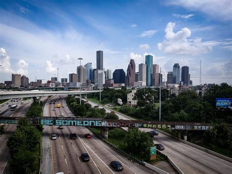 Be Someone In Houston Tx Houston Skyline Houston