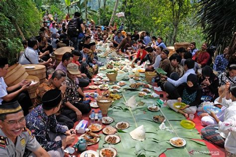 Upacara Wetonan Dan Tradisi Jawa Tengah Lainnya Gramedia Literasi