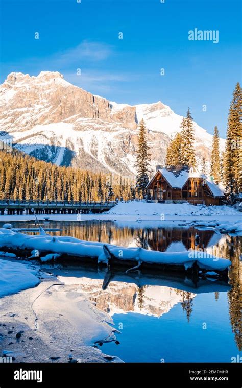 Emerald Lake Lodge Hi Res Stock Photography And Images Alamy