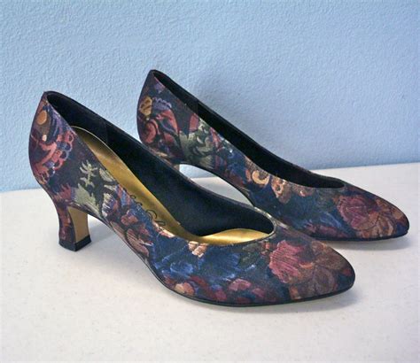 Items Similar To Vintage 80s Pumps Floral Shoes Tapestry Heels 5