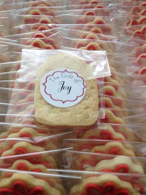 Great as a homemade gift! Individually Wrapped Christmas Treats - Christmas | Wendy's Party Treats - Easy + yummy spring ...