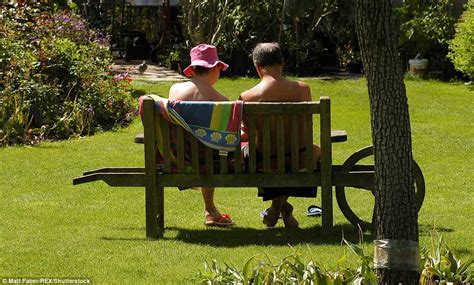 Divorcing Naked Gardeners Forced To Drop Price Of Wiltshire Mansion Daily Mail Online