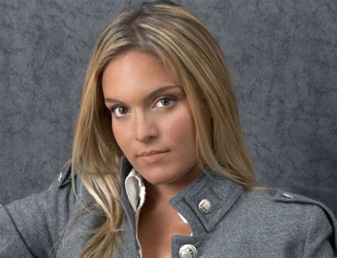 Daiana alves menezes (born june 20, 1987) is a brazilian actress, singer and television host based in the philippines and working for gma network. Alta Definição - Diana Chaves ~ MindeloTv