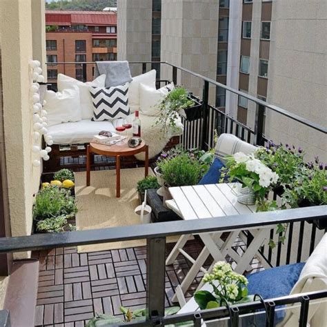 43 Impressive Fall Apartment Balcony Decorating Ideas To Try