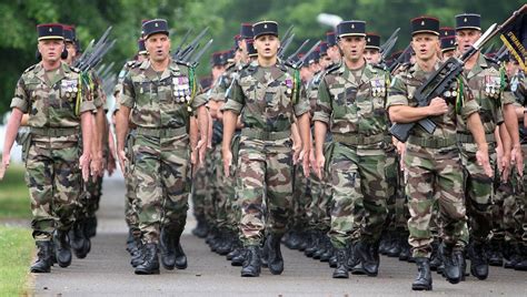 l armée de terre recrute entre 160 et 180 soldats cette année en sarthe france bleu