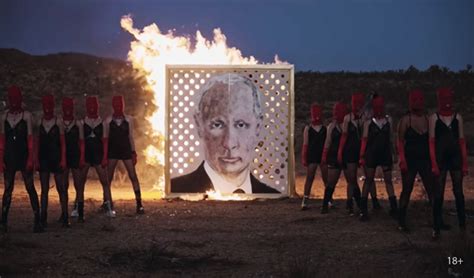 contra el presidente de rusia pussy riot saca su nuevo single video putin s ashes sound