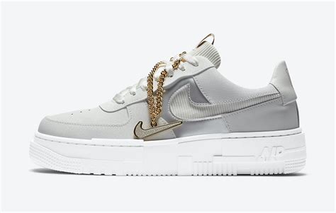 The classic air force 1 midsole is exaggerated with large, pixelated lugs to create a lifted stance. Nike Air Force 1 Pixel Grey Gold Chain DC1160-100 Release ...