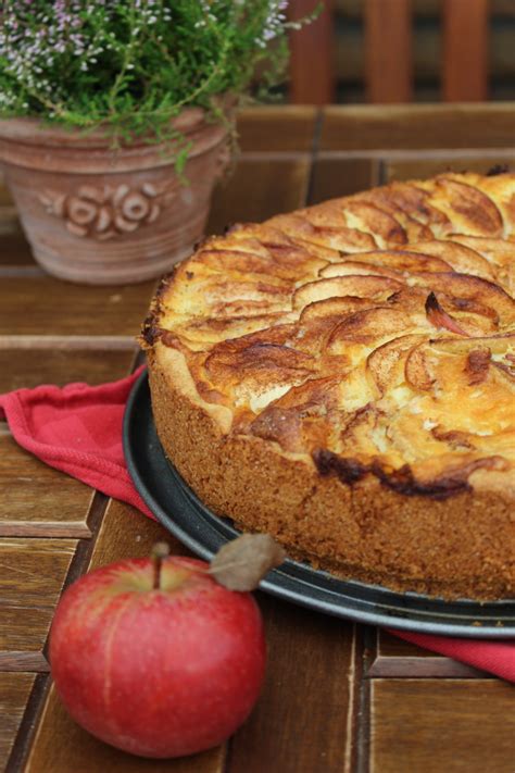 Die low carb und glutenfreie variante finden sie unter info. Den Herbst begrüßen mit einem saftigen Apfel-Quark-Kuchen