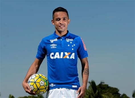 Recuperado de lesão, meia do Cruzeiro é liberado do DM e pode voltar
