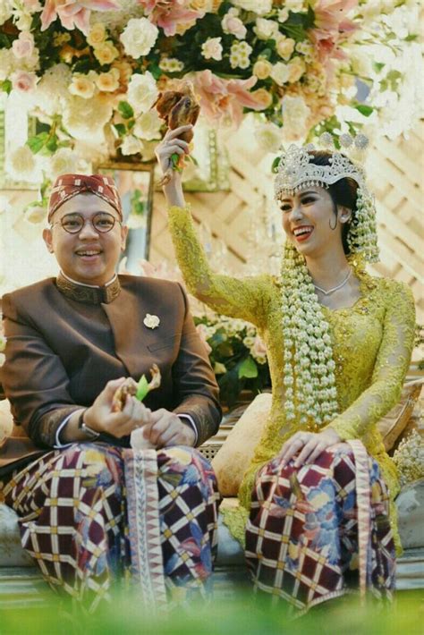 Perbedaan Kebaya Sunda Dan Jawa  Delinews Tapanuli