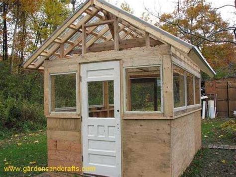 I have some old windows from renovating the house i bought and had thought of making a green house, but wasn't sure how'd i do it. 40 best images about Greenhouses Made From Old Windows on Pinterest | Diy greenhouse, Window ...