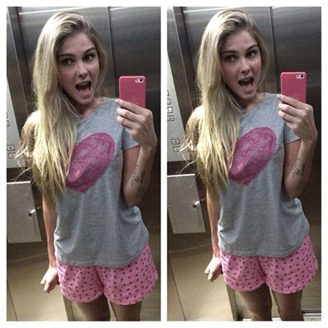 EGO Oi Bárbara Evans posa de pijama dentro de elevador notícias de Famosos