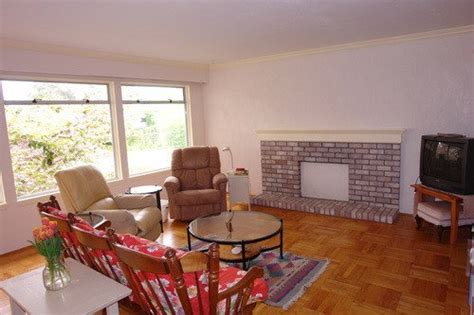 I know it's bold, but i know i can make it i was thinking kind of a pinky purple for one of my dining room walls (they're connected). What colour should I paint my new living room/dining room ...