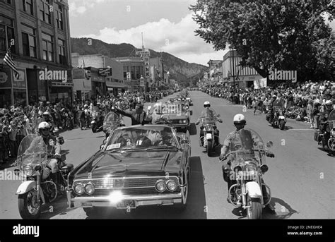 astronaut scott carpenter and his wife renee acknowledge applause from the crowd as he heads a