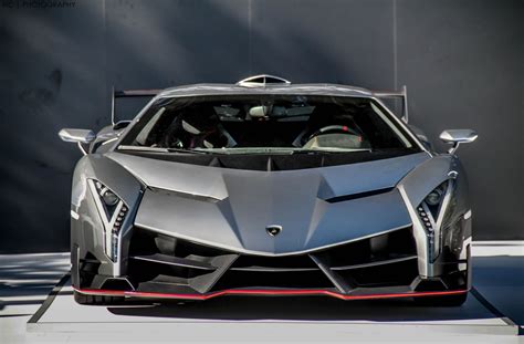 Facing The Beast Lamborghini Veneno Veneno Coches De Lujo