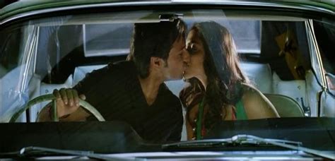 deepika padukone kissing saif ali khan in car 100 unseen actress models tv anchors wwe divas