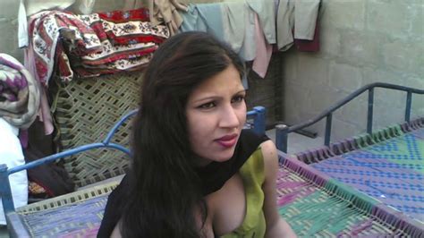 پاکستانی لڑکی ایک اجنبی کے ساتھ گندی بات چیت ضرور دیکھیں Youtube