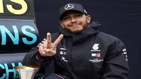 Formula 1 Lewis Hamilton Takes 98th Career Pole After Record Lap At