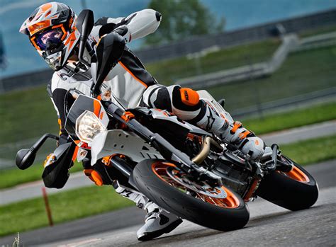 KTM 690 SMC R 2016 - Fiche moto - MOTOPLANETE