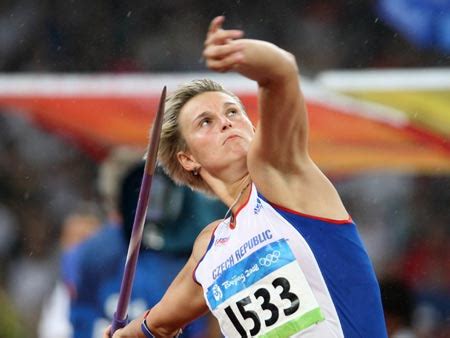 Diváci, kteří se dostali na stadion na julisce, sledovali úspěšný český atletický večer. Czech Barbora Spotakova wins olympic women's javelin throw ...