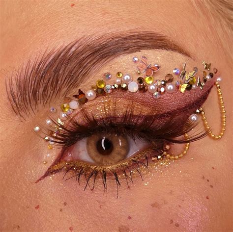 6 Creative Eye Makeup Ideas You Want Try 2022
