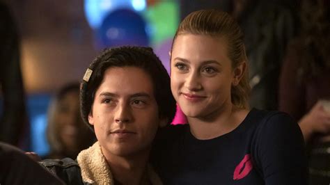 Lili Reinhart Revela Proibição Inusitada Em Cenas Quentes De Riverdale