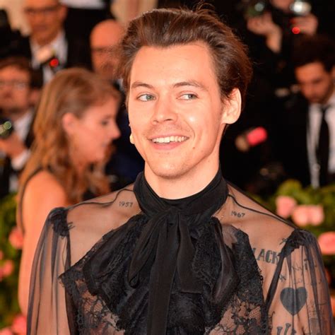 Why Harry Styles Is The Male Pop Star We Need Right Now