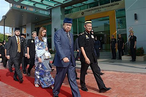 Penampilan terbaru mantan raja permaisuri agong hajjah via. Sultan Selangor titah SPRM kekal bebas - M-Update