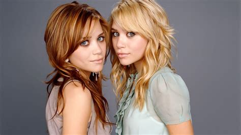 Mary Kate And Ashley Olsen Posing Together Hd Desktop Wallpaper