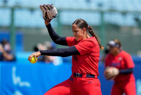 Cat Osterman Leads Team Usa Past Italy In Olympic Softball Opener