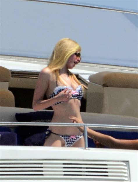 Avril Lavigne In Bikini At A Boat 06232011 Hawtcelebs