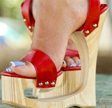 pin by emmanuel harper on tacones sexis heels clogs heels gorgeous feet