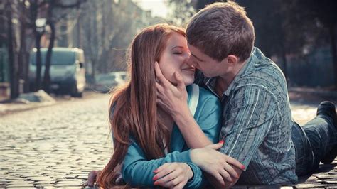 Bahaya Di Balik Ciuman Gaya French Kiss Health