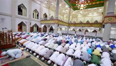 Sholat tarawih adalah amalan yang dikerjakan selama bulan ramadhan. Cara Solat Terawih Di Rumah Yang Paling Ringkas Untuk Imam ...