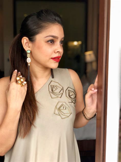 Sumona started her acting career as a child artist with aamir khan and manisha koirala starrer. Sumona Chakravarti Hot Navel Pictures New HD Images Downloads