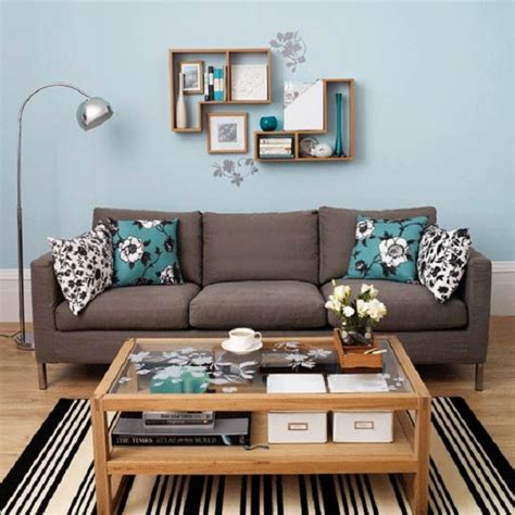 Layering teal with similar blues, greens and purples build a painterly palette. Home Art Designs: Inspiring Teal Living Room Ideal Home