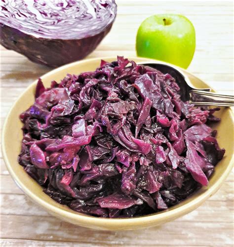 Spicy Braised Red Cabbage With Apple And Onion Foodle Club