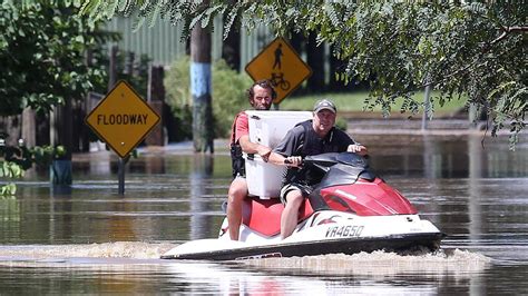 Hochwasser In Australien Mindestens Acht Todesopfer Dramatische