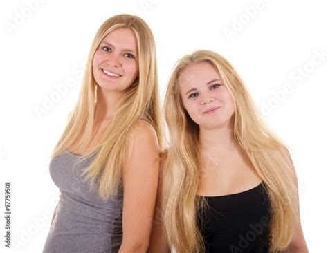Zwei Hübsche Junge Mädchen Stockfotos Und Lizenzfreie Bilder Auf