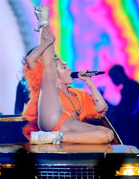 Amia Miley Spreading Nude