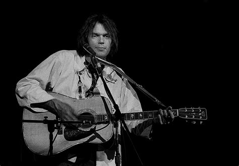 Watch Neil Young Tell The Story Of His Unearthed 76 Lp Hitchhiker