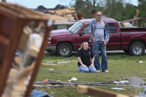 Deadly Tornadoes Tear Through Central Southern Us Abc News